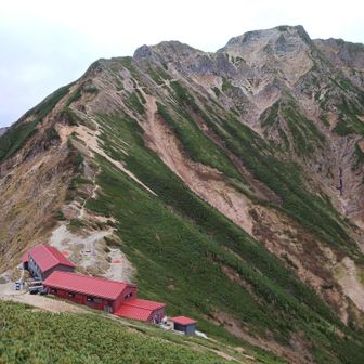 眼下に五竜山荘が見えてきた～