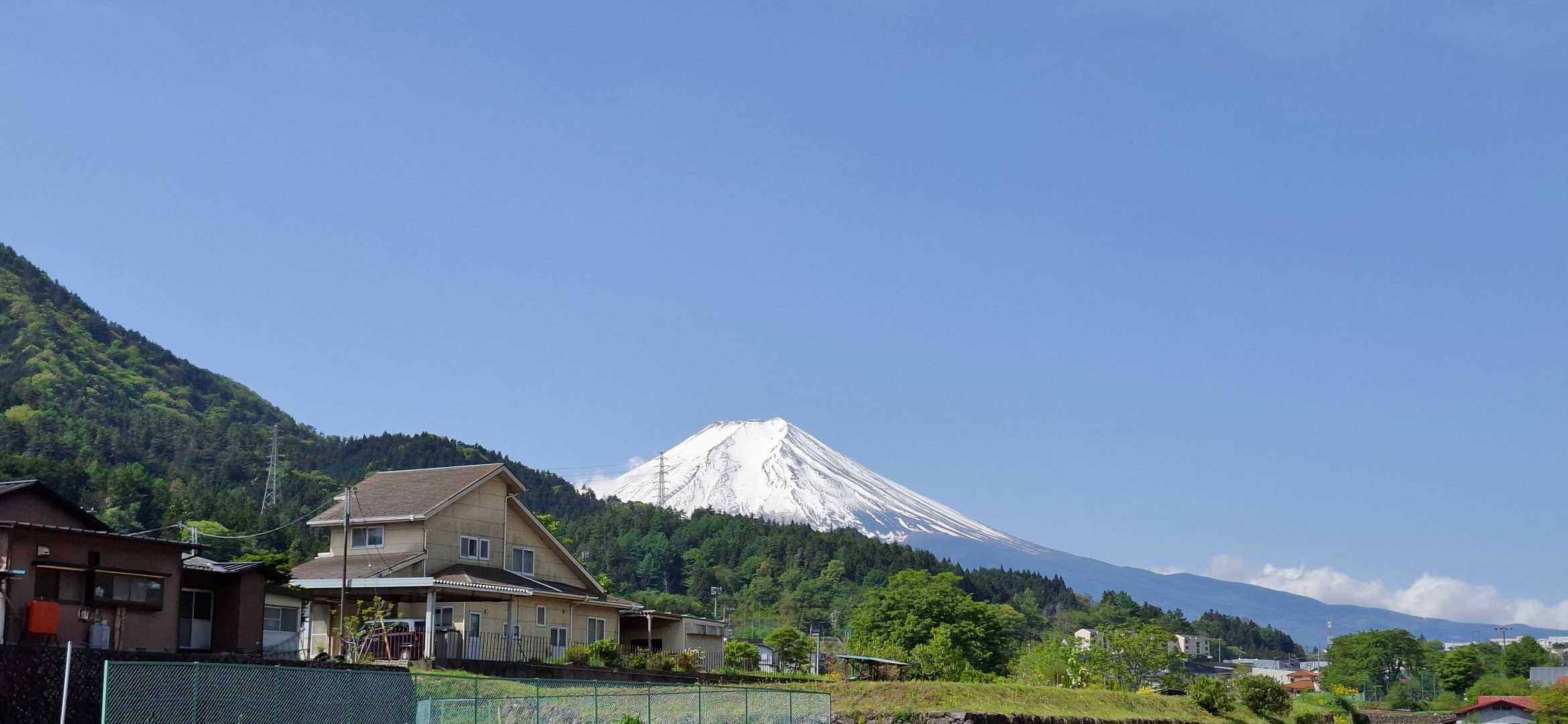 三つ峠駅を出発してすぐ。
前略　橋の上から