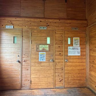 トイレ3つあり　トイレットペーパー使わなければならないので置いてあります
