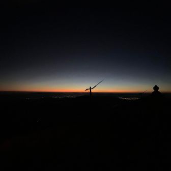 ２分ほどで山頂に❗️😆