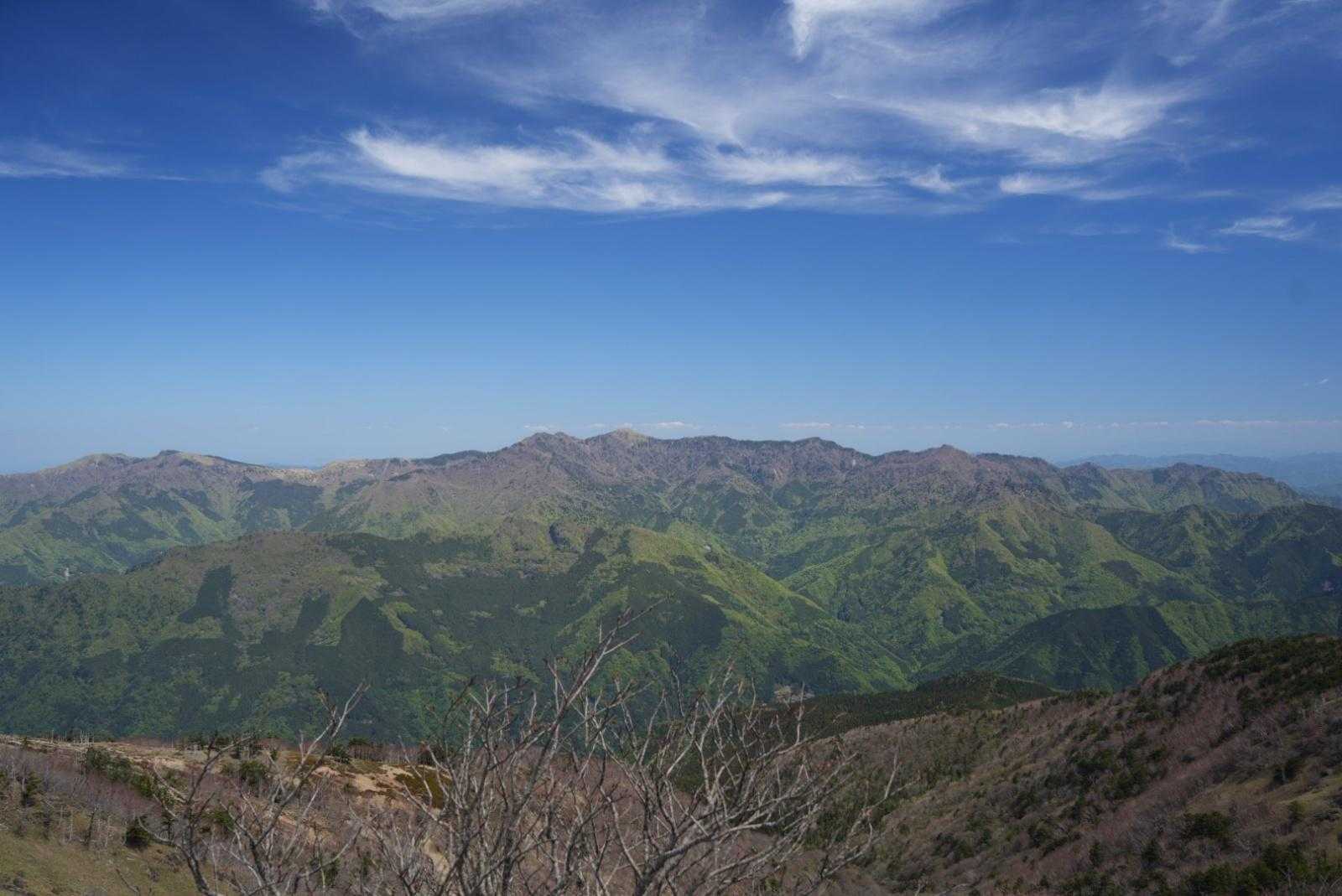 山頂絶景①
寒峰1605m
烏帽子山1670ｍ
矢筈山1849m
黒笠山1703m