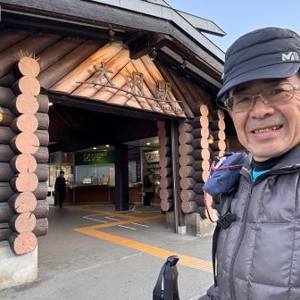 お泊まり荷物をコインロッカー入れて
行ってきます👍