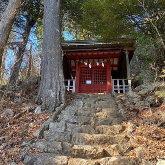 鍋割山の隣の奥ノ院📸
地図上では山の扱いになっています