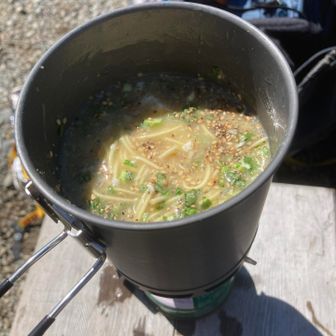 フカヒレスープにマルタイの棒ラーメン