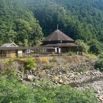 熊野古道館が見えてきました。