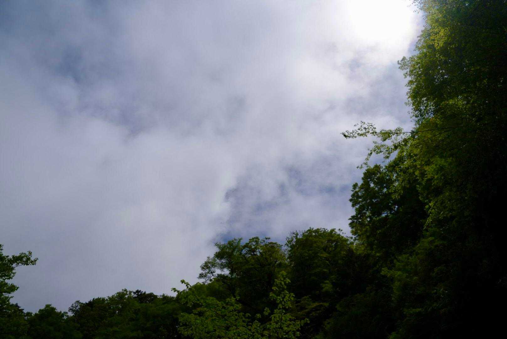 
　　ここで青空

　　　　山あるある

