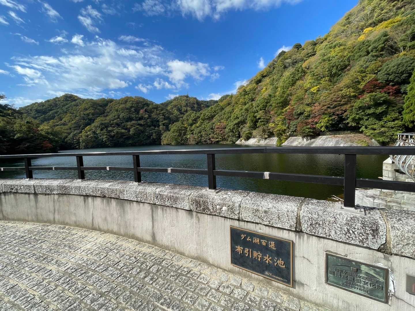 布引貯水池まで来ました

下山來到布引貯水池