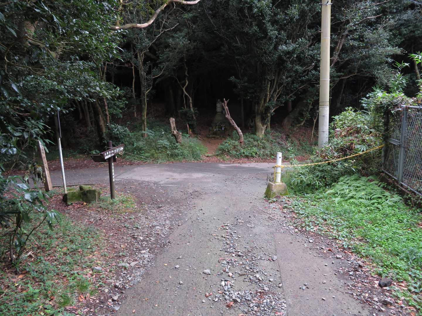 峠です。右へ