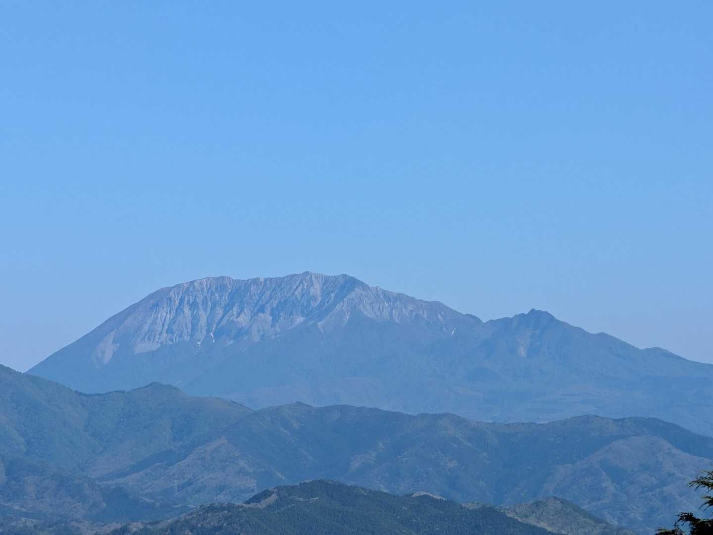 前山、#87星山、扇山、五輪山、#88櫃ヶ山を縦走しました。 / 返り咲き