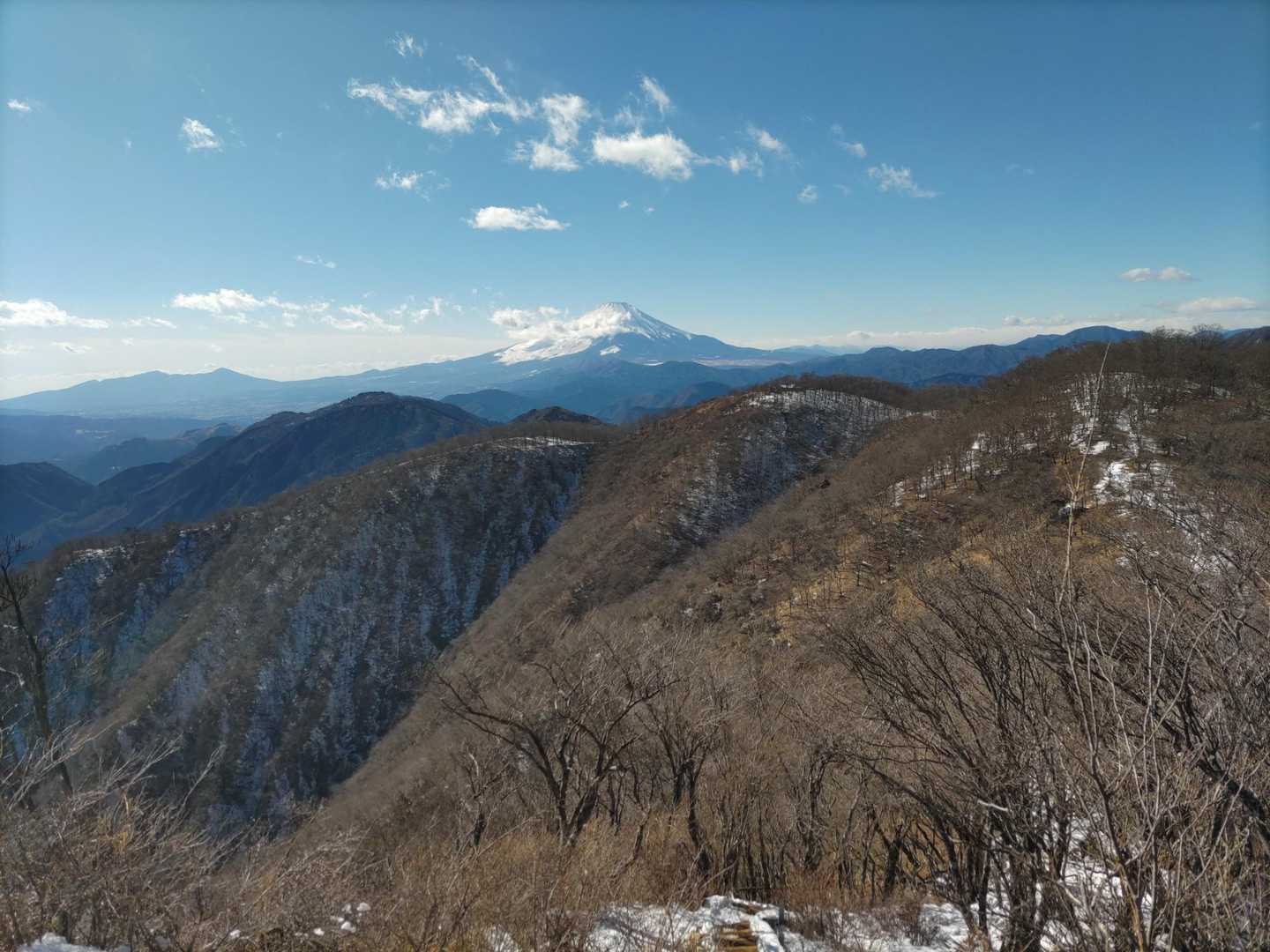 不意に開け真正面に広がる富士の雄姿