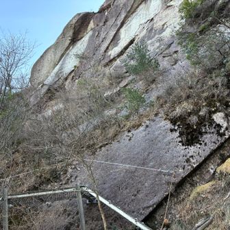 下山ルートの湧塚コースもかなり梯子が連続