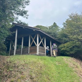 emiちゃんオススメの東屋...
ではないみたい。通過します💨