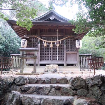 浅間神社にてお参りをします