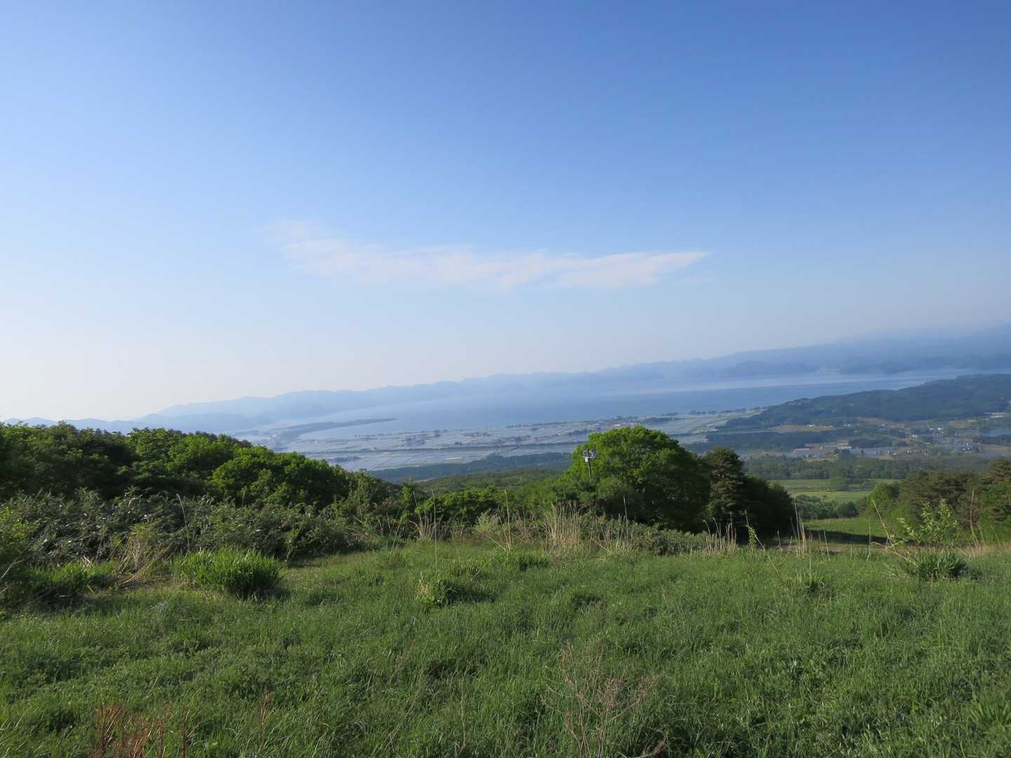 登れば登るほど景色が壮大。
疲れては振り返り。気持ちを癒します。