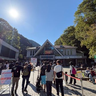 無事下山
爪もほぼ異常なし（と思う）
この時間でもケーブルカーは長蛇の列
今秋もいよいよ激混みシーズン始まりました💦