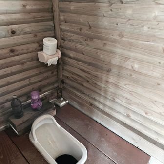 トイレットペーパーあり。