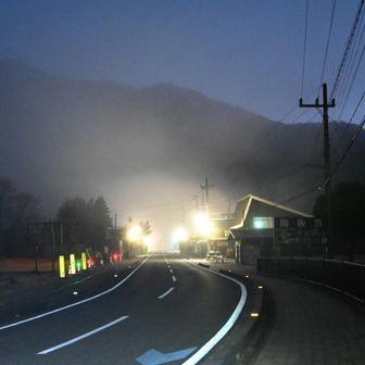 星はうっすら見えるけど、朝もや？ もしかして…
あれ だよね🎵