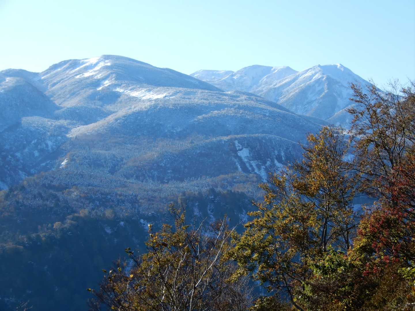大汝山、七倉山、四塚山が見えて来ました😊