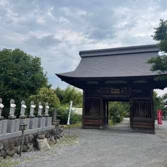 立派な山門(童子堂)、以前は茅葺だったそうです