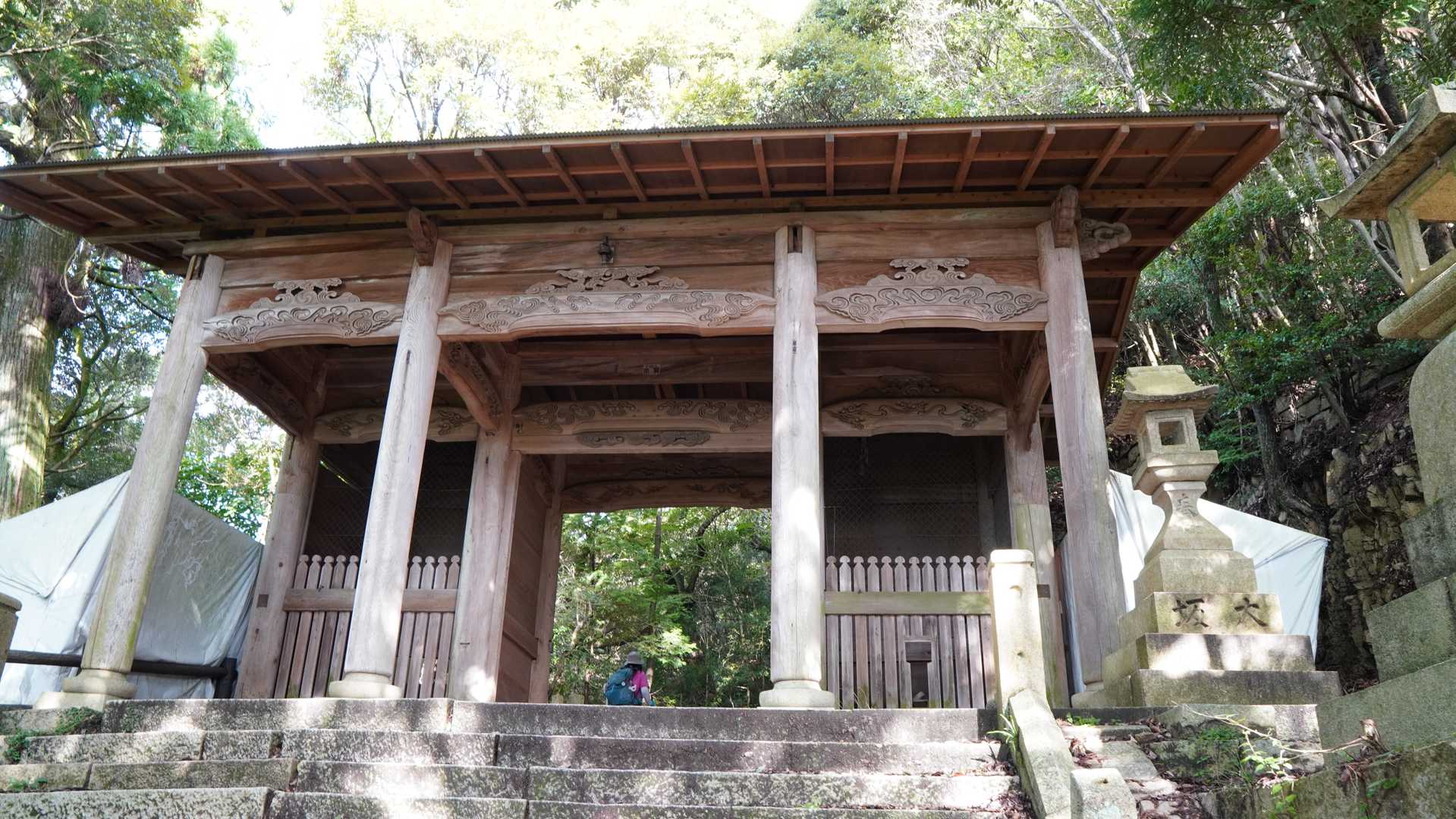 旧天上寺の仁王門。
火災から逃れて、当時の状態で残っています。