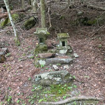 ゲートの横に小さな祠
無事の下山、ありがとうございました