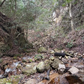 六甲山・長峰山・摩耶山 しばらく河原を歩きます