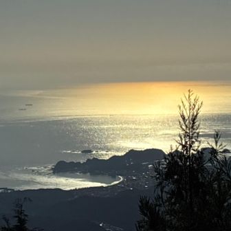 舟見峠より。
昔の人もココから海に浮かぶ船を見て
心と身体を休めたのかな~。