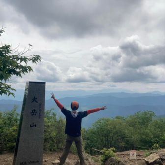 山頂に立つと次に行く山を探してしまう