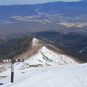 この尾根を登ってきましたので、今度は下りです。