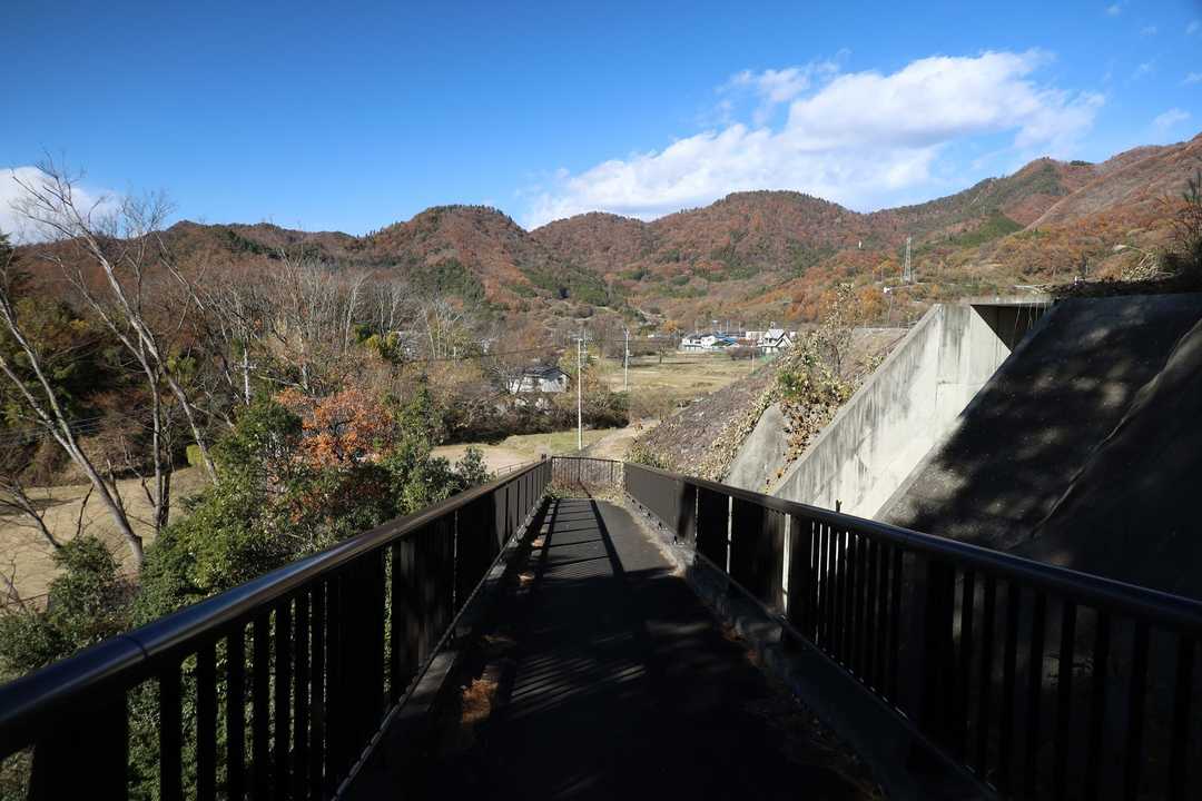 竜華池の南側に出る