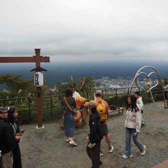 なんか登山装備だと浮いてます。あと山梨県の必死さに引いてます。