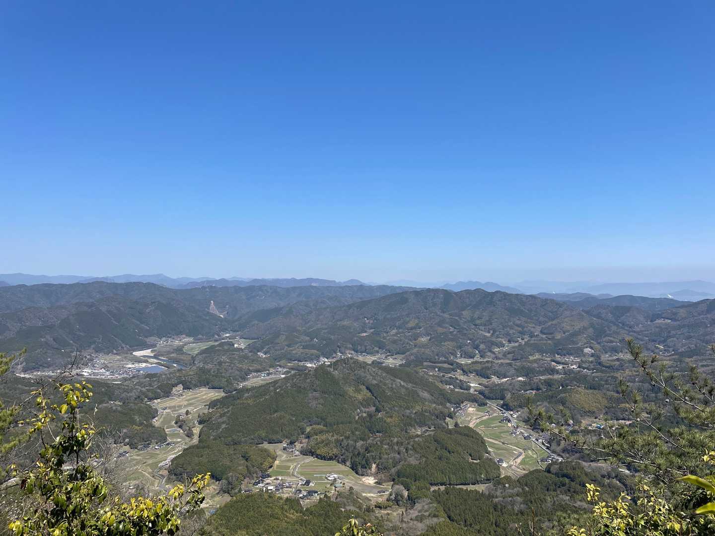 火打岩🪨への分岐から、
展望が見れるのは、ここだけです。火打岩🪨を探しに戻ります。