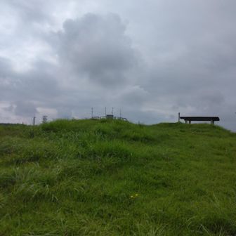 車の通行は多かったが山頂は無人
みんなパークゴルフ場に行ったのか