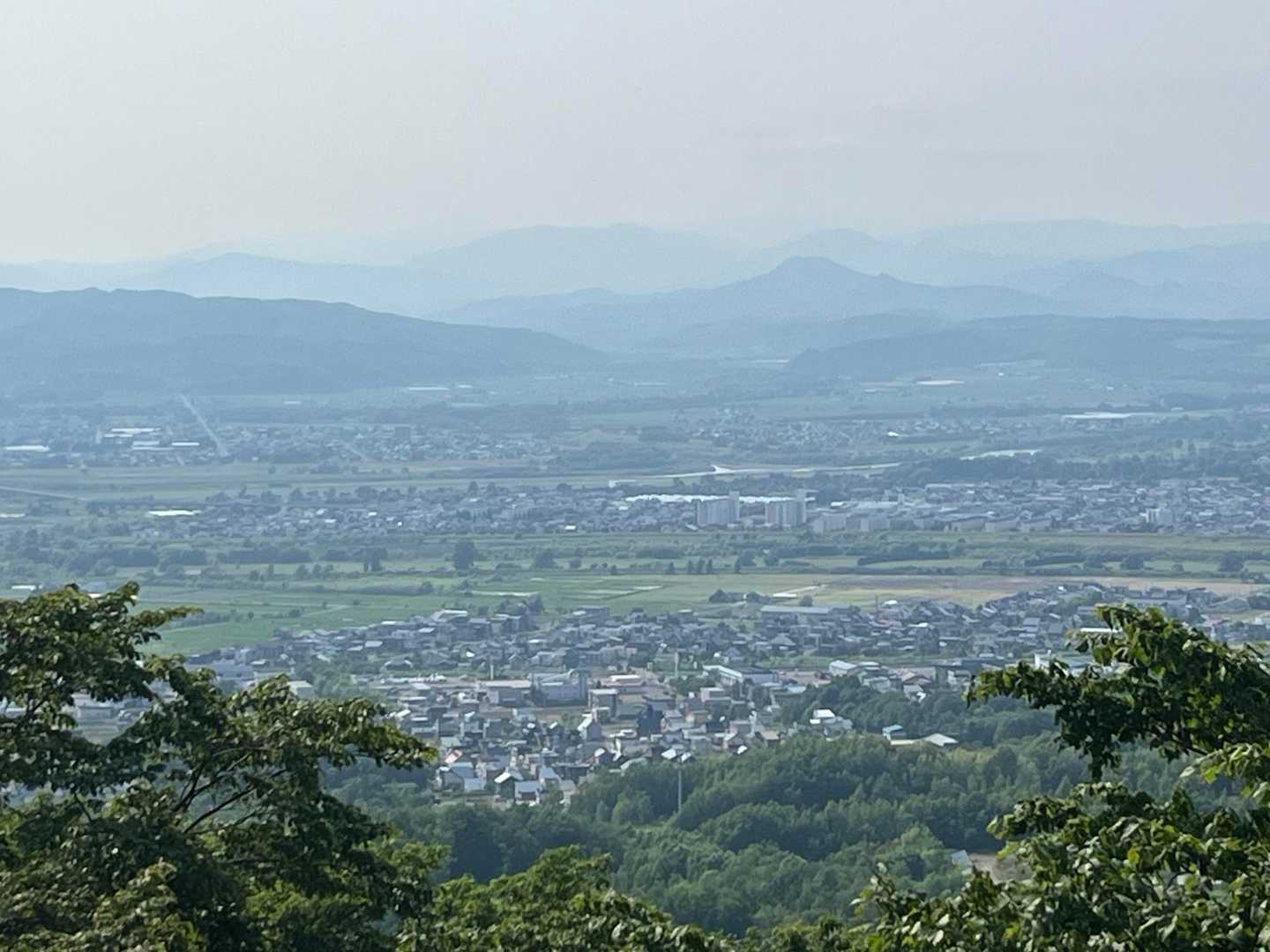 砂川こども国と奥に黄金山