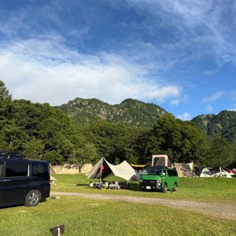 戸隠キャンプ場からスタートです♪

物凄く環境の良いキャンプ場ですね。今度戸隠山登りに来る時に泊まってみたい⛺️
(バックは戸隠山)