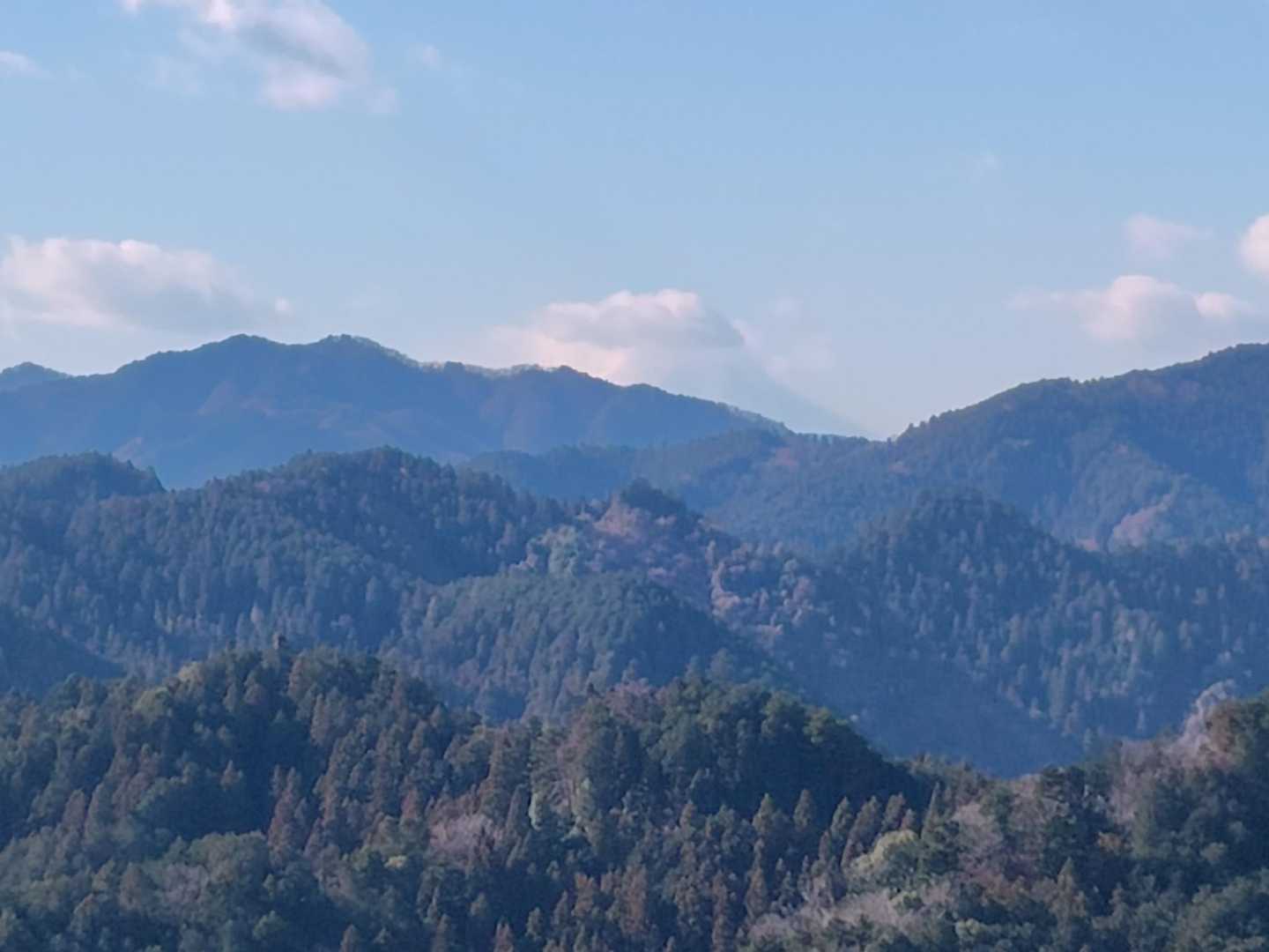 富士山がうっすらと。