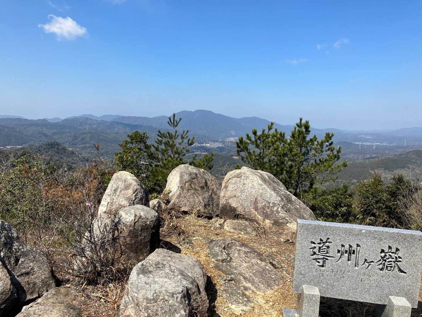 ノンストップですぐに登頂✨
霞のかかった青空は春を感じました☘️