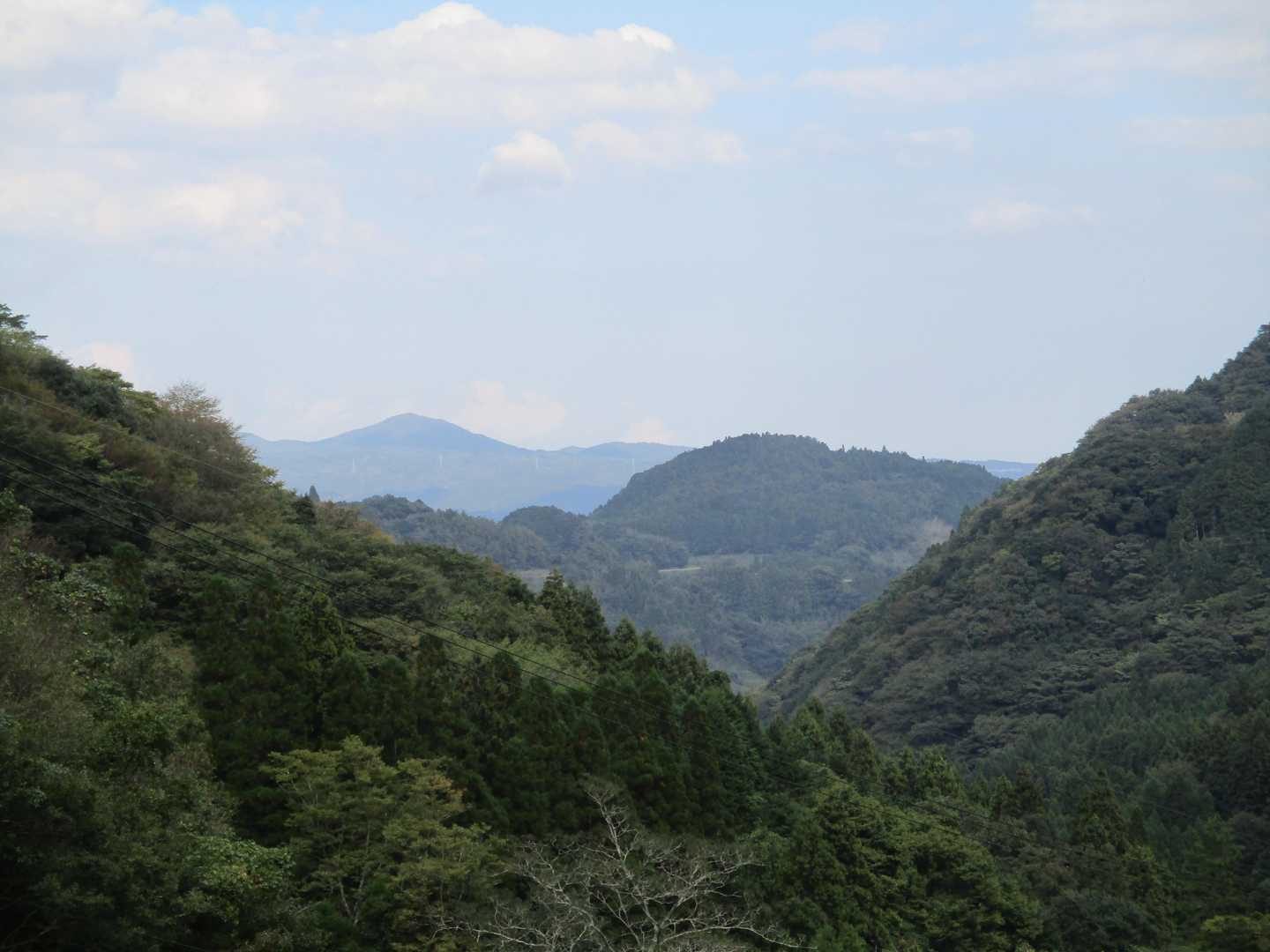 大分百山で1座目に上った小鹿山が見える！
