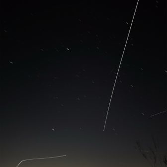 綺麗にISSの軌跡が残ってます。