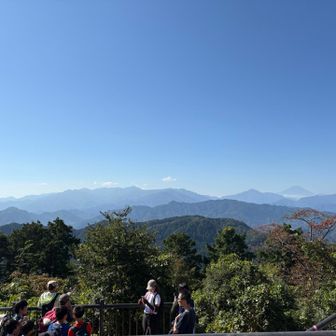 山標の写真の列は20組くらいかな

蛭ヶ岳から大山まで👍
お天気良すぎてやっぱり滝汗なのです