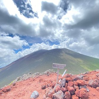前掛山の登山道を歩いてる人たちが見える！