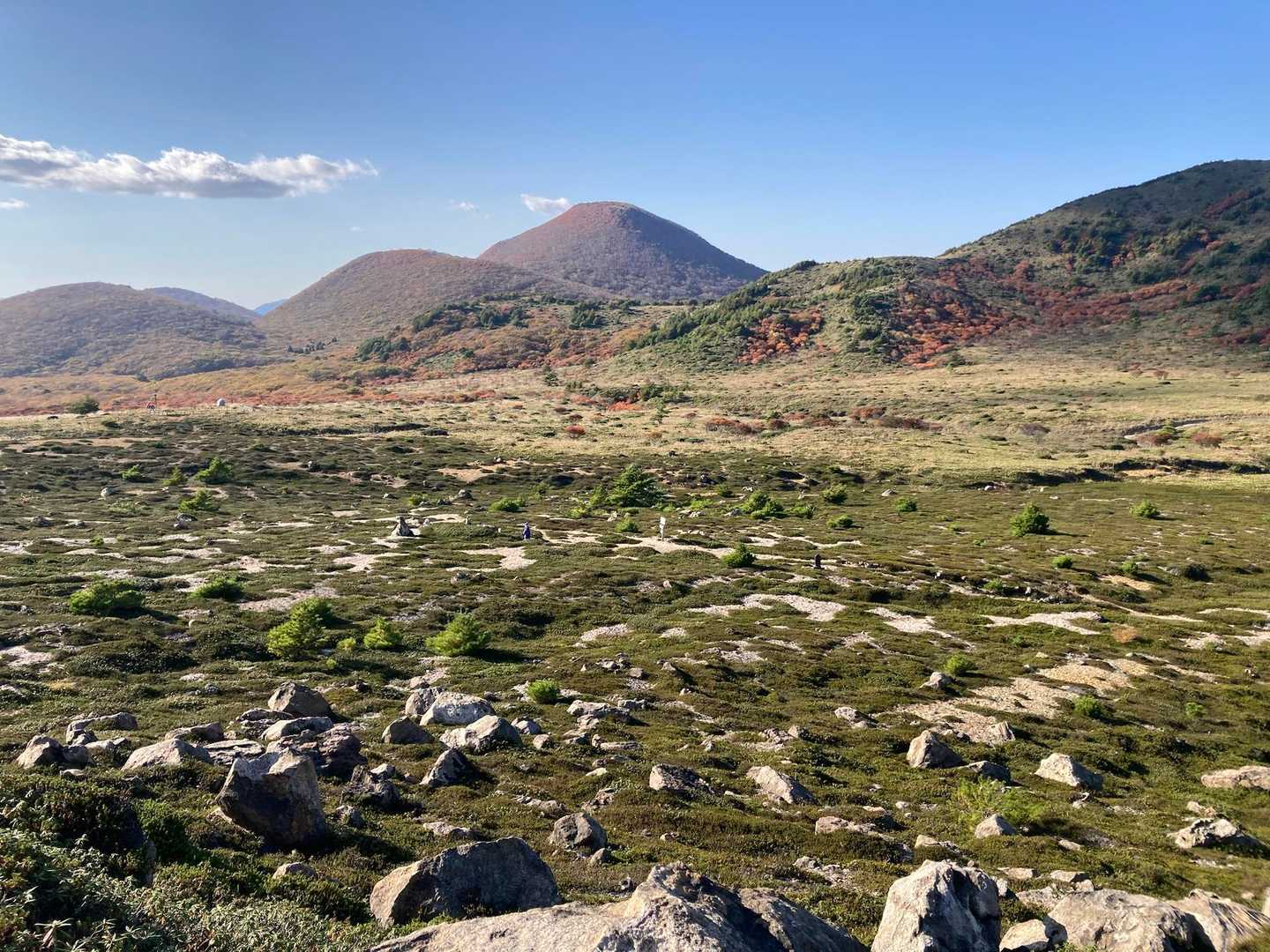 ゴツゴツ石🪨と海向山⛰️