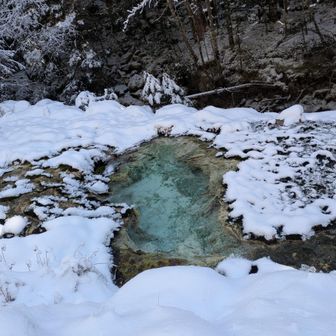唐沢鉱泉の源泉