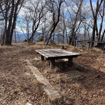 加入道山山頂到着しました❗️
ここが今日のラストピーク。
ちょっと休んで、下山しようと思います。