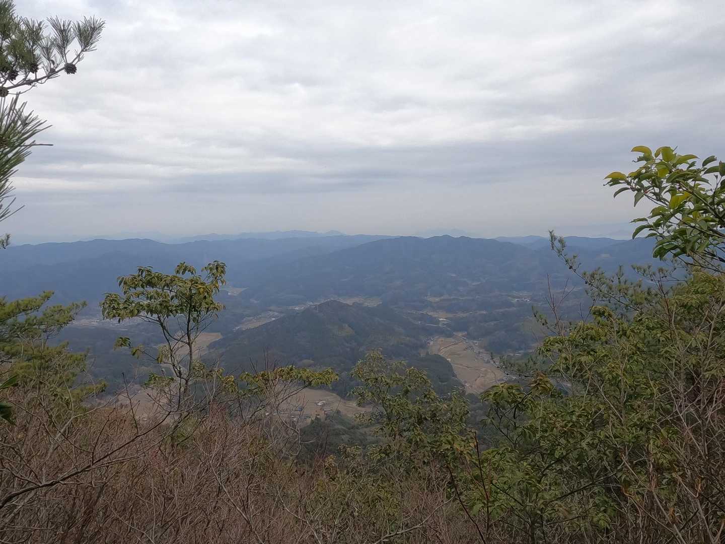 河内蓮華山山頂からの眺め
「岩国市の弥山が何とか見えた👀」