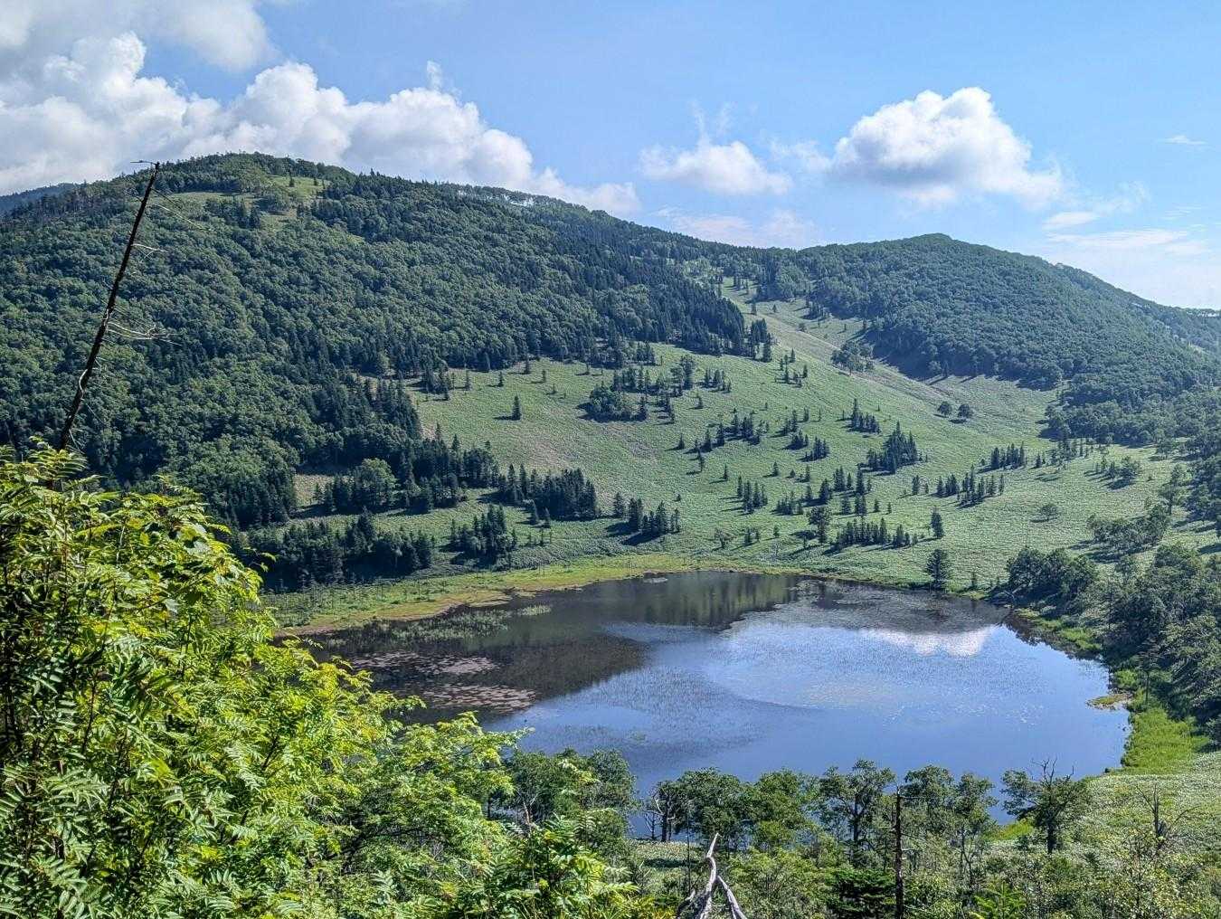 天望山からの下りで東雲湖、
綺麗だなー