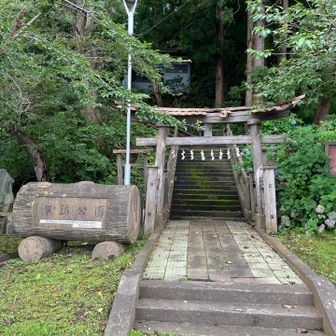 諏訪神社にも立ち寄り🚶
源の義経伝説の伝えられる神社⛩️