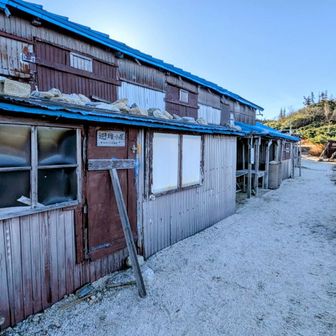 烏帽子小屋着
既に小屋閉め後のため便所は使えませんが、避難小屋は空いてます