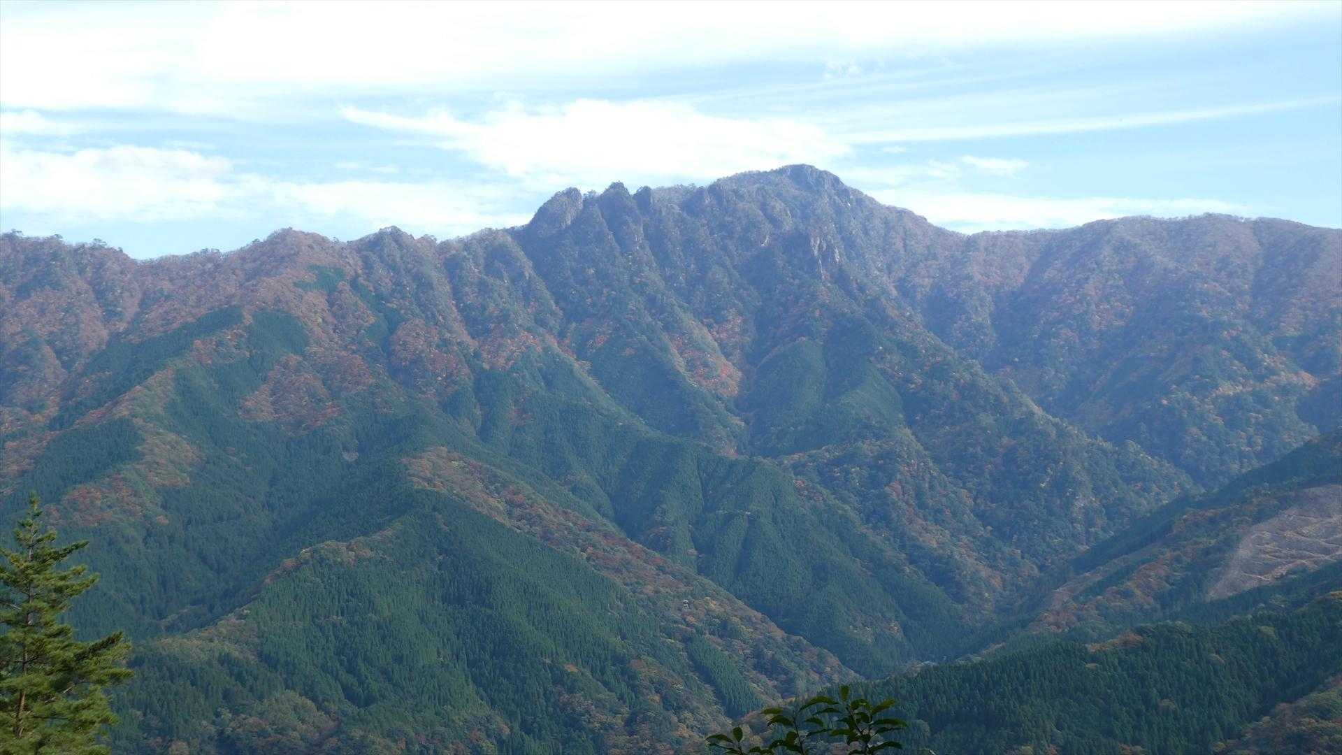 傾山
坊主尾根がクッキリと見える