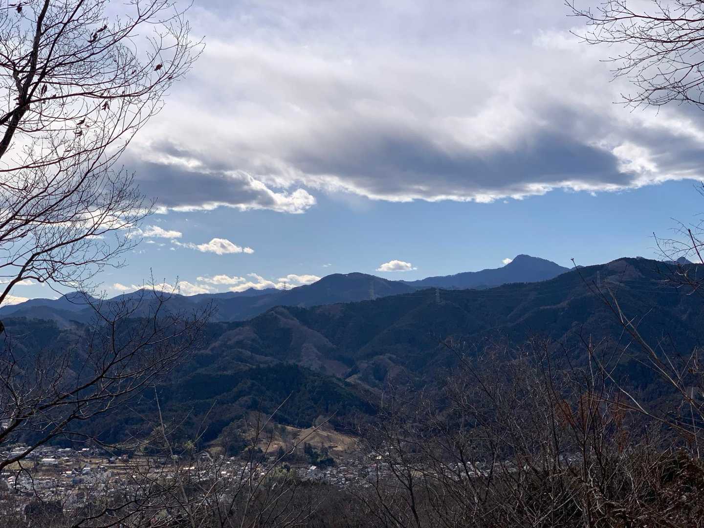 矢倉台から大岳山方面